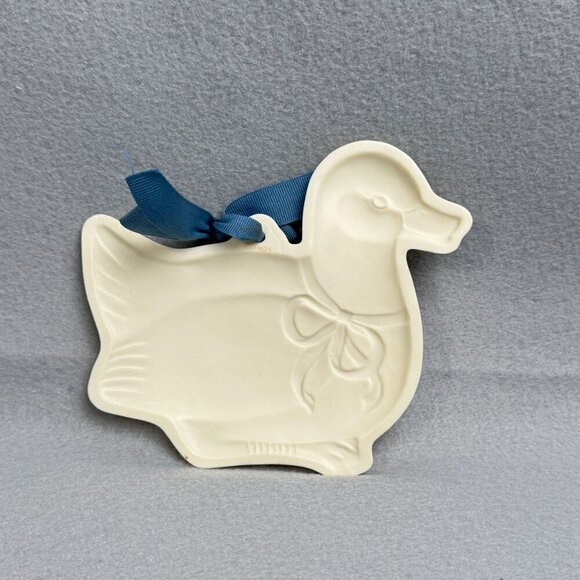 Lenox Duck Poppies design from the Blue Barnyard Collection - Picture 3 of 6